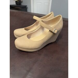 Natural Beige Strappy Mary Jane Wedge, City Classified * Comfort EUC 9 Women's